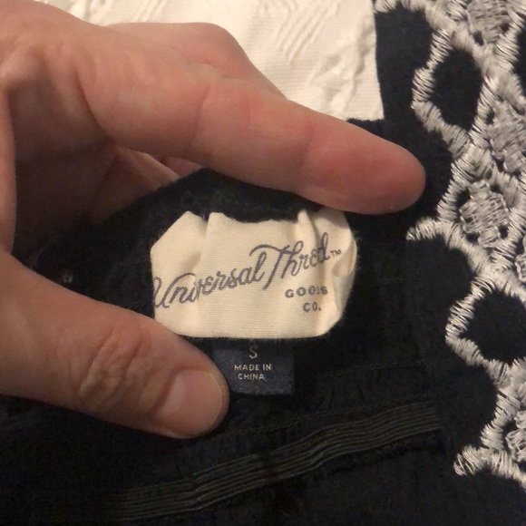 Universal Thread embroidered top (S) - Picture 3 of 3